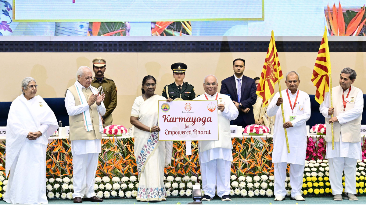 President Murmu launching the Karmayoga campaign poster.