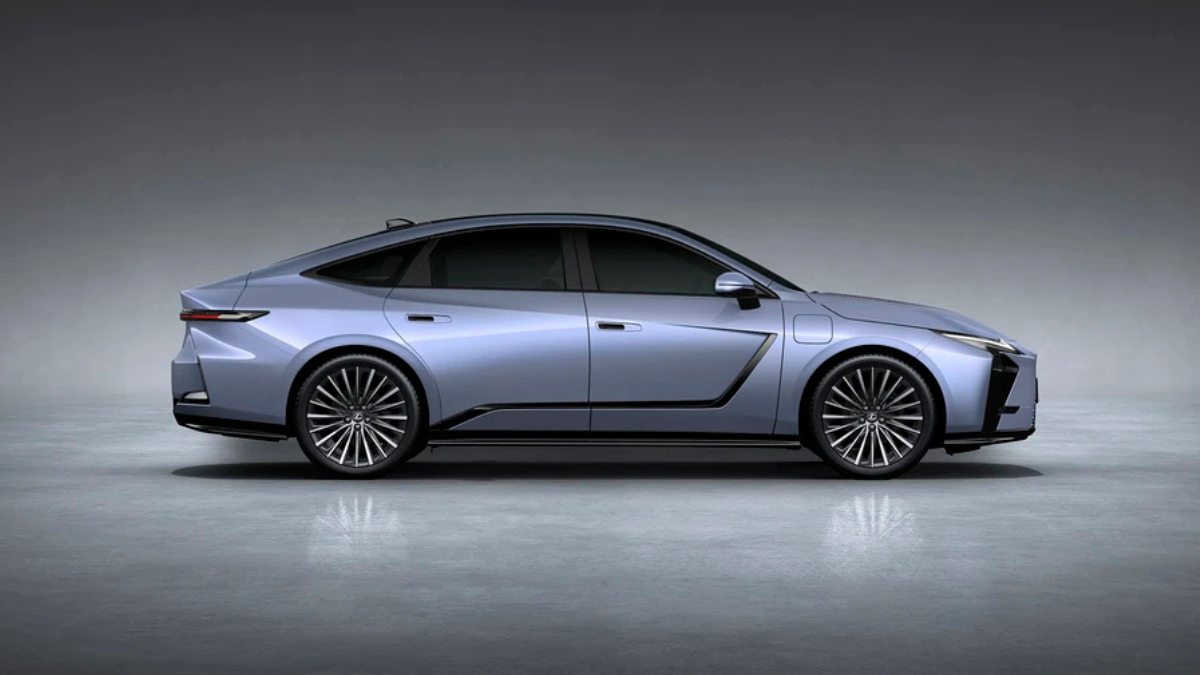 Lexus ES 500e India Launch: The ₹89.99 Lakh Electric Shift You Didn’t See Coming 2 Side profile of the Lexus ES 500e showing the extended wheelbase, multi-spoke alloy wheels, and sleek aerodynamic silhouette.