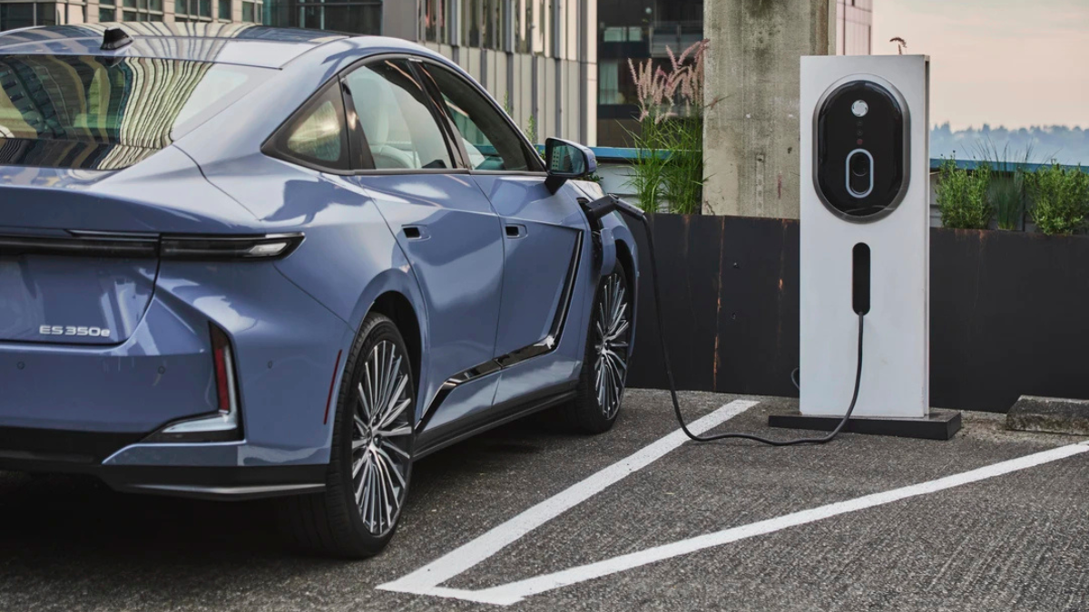 Lexus ES 500e India Launch: The ₹89.99 Lakh Electric Shift You Didn’t See Coming 3 Rear view of the Lexus ES electric sedan plugged into a DC fast charging station, highlighting the 580km range.