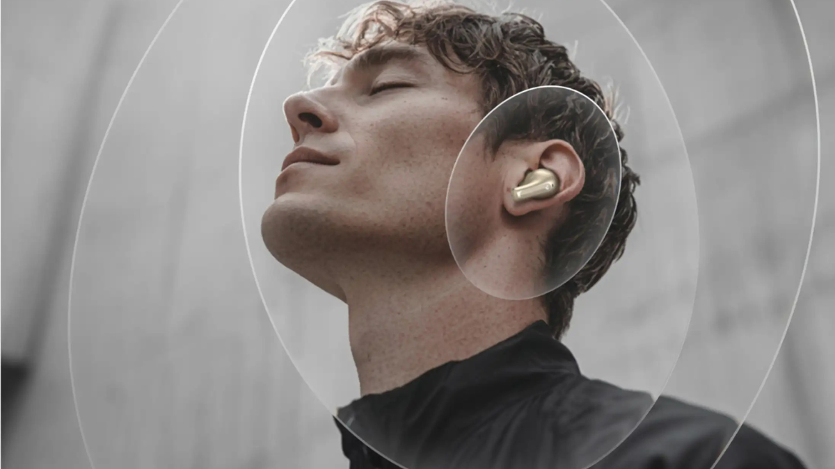 Man wearing Noise Master Buds 2 experiencing 360-degree spatial audio with concentric soundwave graphics.
