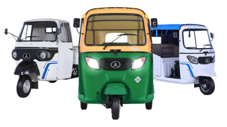 Three Atul Auto electric three-wheelers in different colours for India's 15-minute rapid charging rollout.