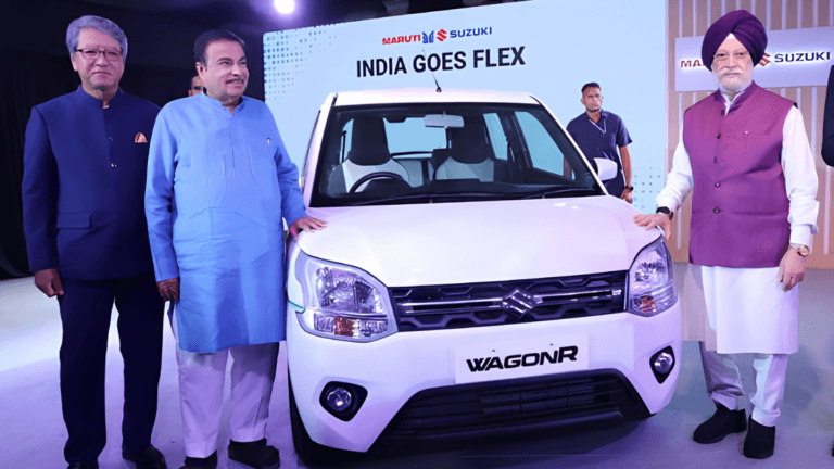 White Maruti WagonR flanked by Nitin Gadkari and Hardeep Singh Puri at a flex-fuel launch event.