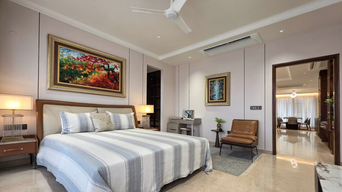 Does an AI climate system genuinely fix Delhi air quality? 1 A ceiling cassette AC mounted above a large bed with striped sheets in a luxury apartment in Gurugram.