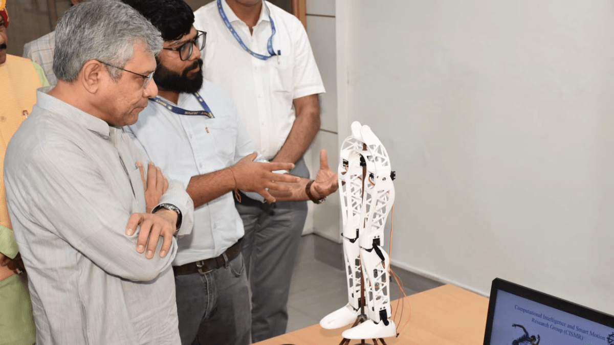 MNIT Jaipur secures quantum computing and AI labs 2 Ashwini Vaishnaw inspects a 3D-printed robotic prototype demonstrated by a student researcher at a university lab.