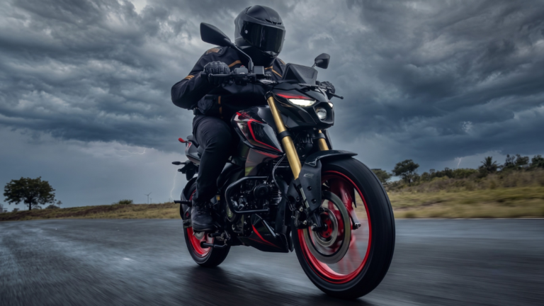 Class-leading power arrives on the new Pulsar N160 S and SS Class-leading power arrives on the new Pulsar N160 S and SS