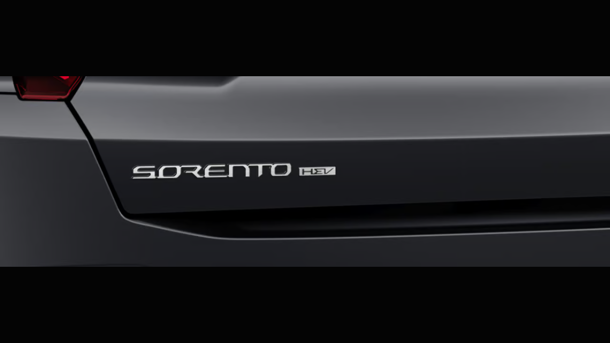 Hybrid Sorento brings segment-first AWD to India 2 Dark grey tailgate body panel, chrome Sorento HEV emblem lettering, rear boot lid crease detail.